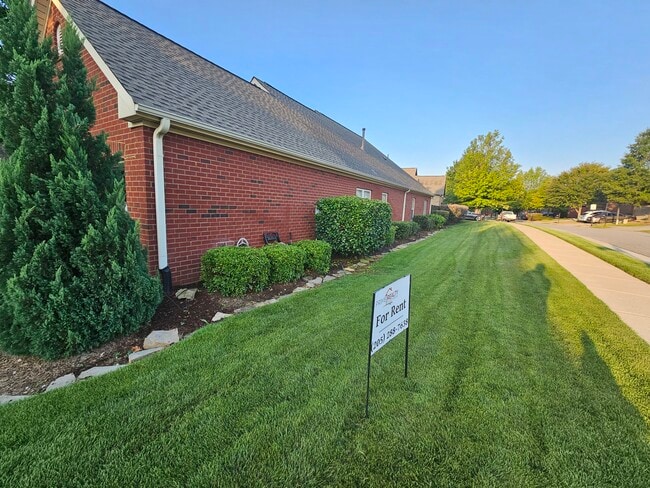 Photo - 200 Oxmoor Pl