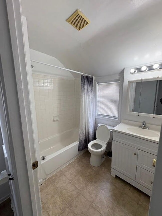 Photo - Three Bedroom 1.5 Bathroom House