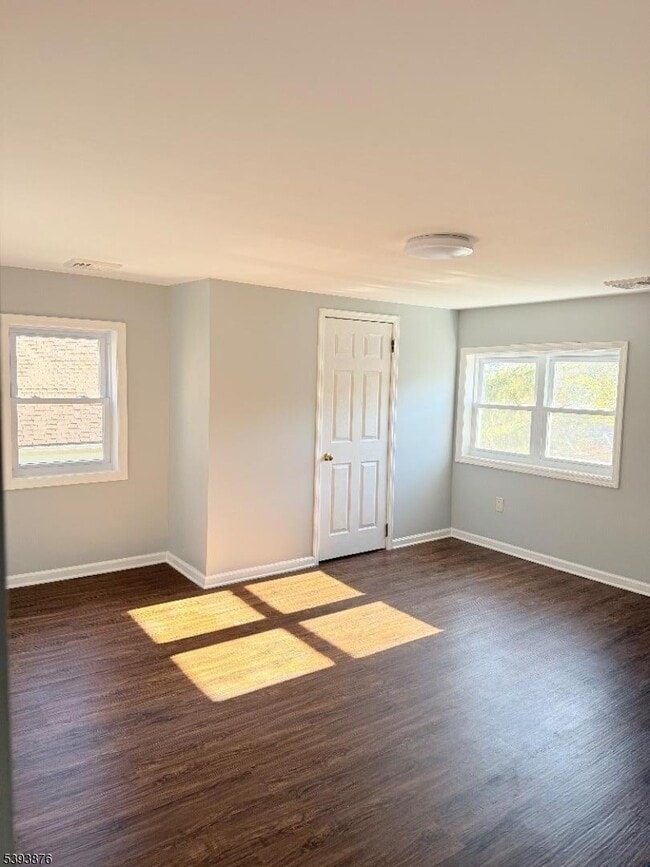 Photo - 95 Thompson Ave Unit B