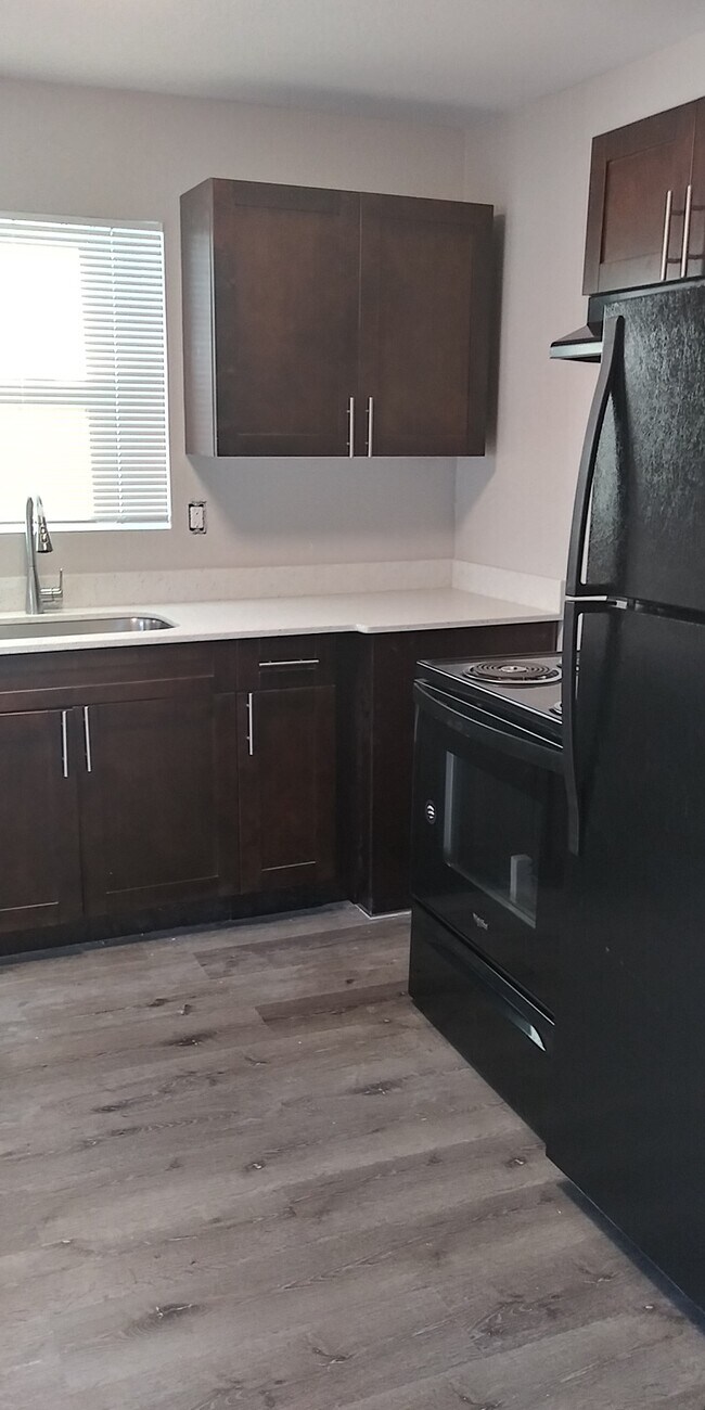 Photo - 701 E Hanlon St