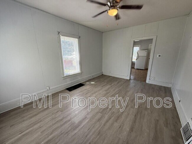 Photo - 2439 Dr. William Finlayson St