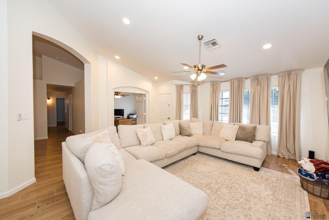 Photo - 3484 W 14th St