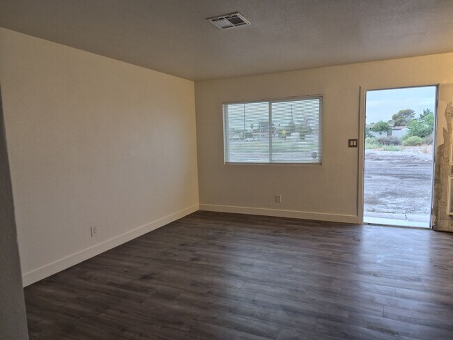 Photo - 1831 N Walnut Rd