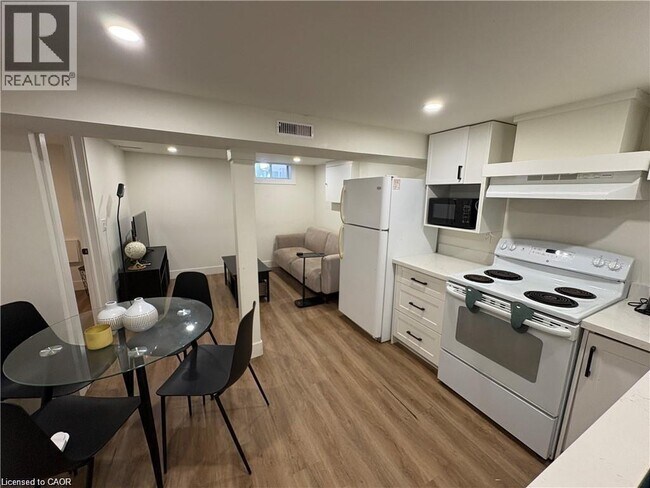 Photo - 174 East Avenue N