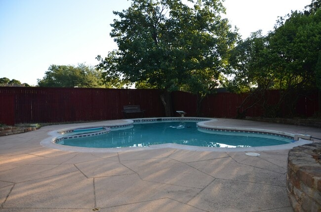 Photo - 2401 Westridge Dr