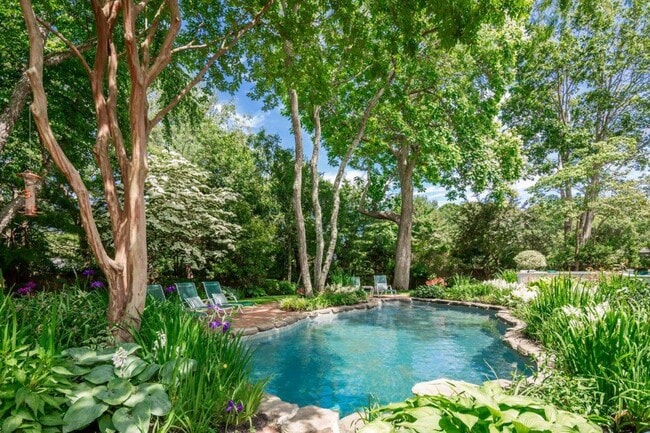 Photo - 246 Tuckahoe Ln