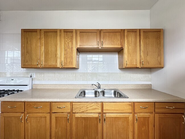 Photo - 1670 W Pratt Blvd Unit 4