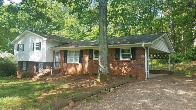 Photo - Great private home convenient to I40, Airport and Farmers Market