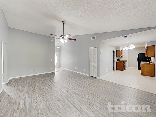 Photo - 6427 Undine Way