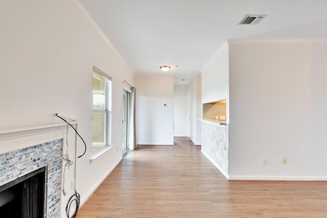 Photo - 12166 Metric Blvd Unidad 351