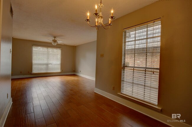 Photo - 207 S Mobile St
