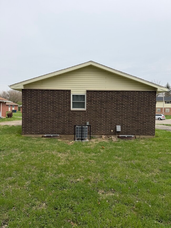 Back of House - 2015 Val Vista Ct