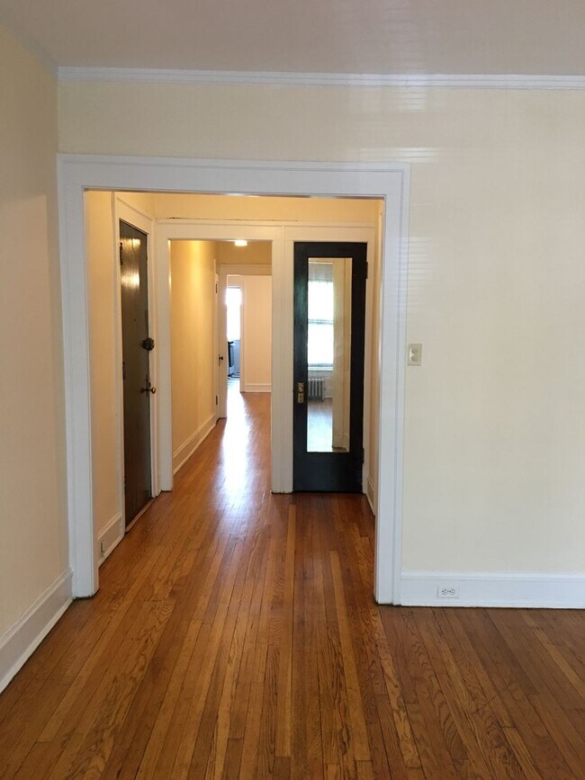 Photo - Ardmore Winthrop Properties- 5752-58 N Win...