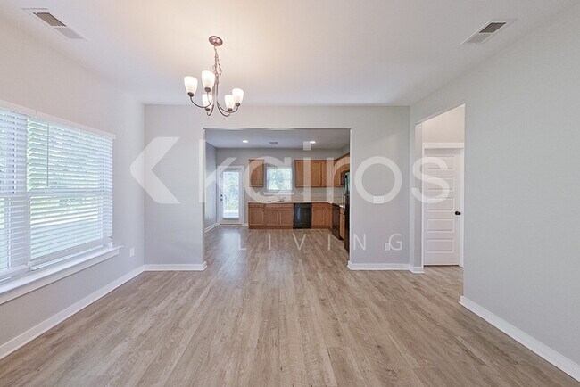 Photo - 655 White Oak Cir