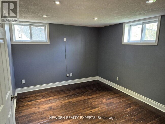 Photo - 512 Bloor St E