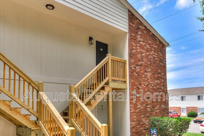 Building Photo - 520 E Buena Vista Ave