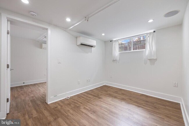 Photo - 1514 Newton St NW Unit B2