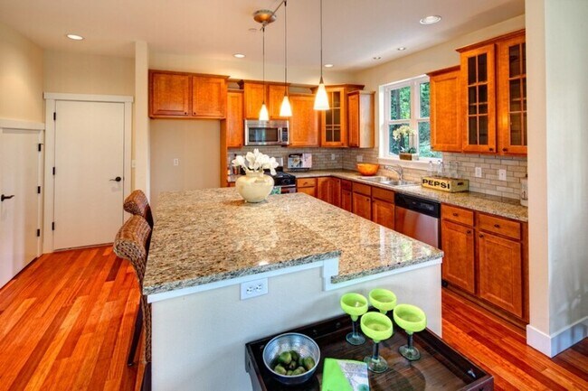Photo - 4848 Puget Blvd SW