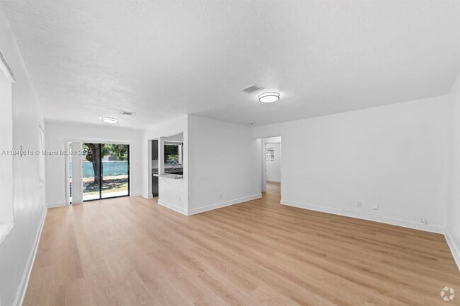 Building Photo - 2457 NE 183rd St Unit 2459 Rental