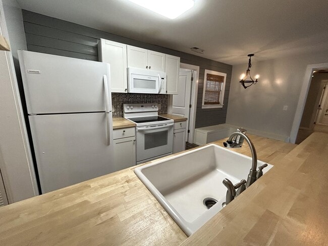 Photo - 121 Walker St