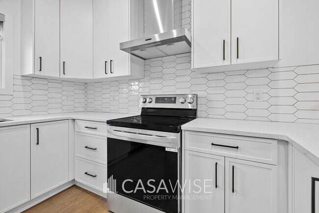 Photo - 9339-9222 222 St NW