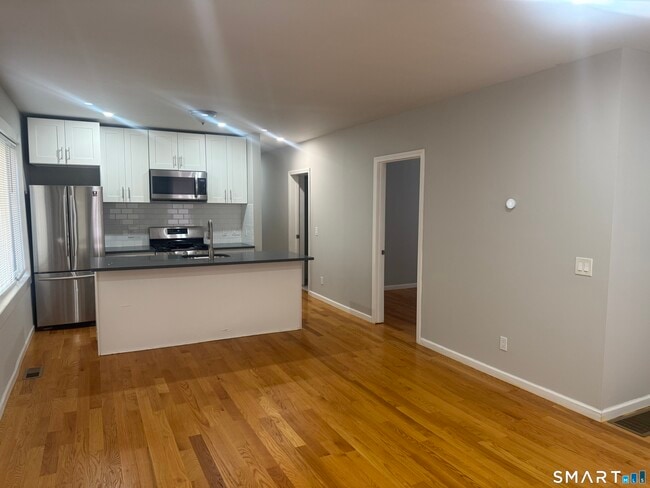 Photo - 168-170-170 Kelsey St