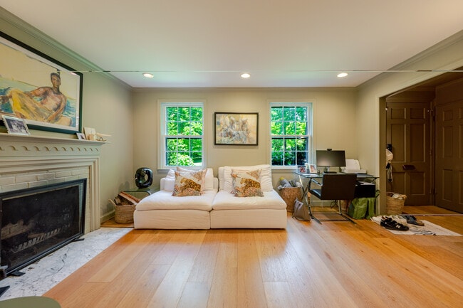 Photo - 4612 Sedgwick St NW