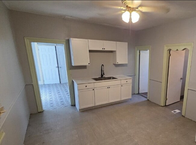 Building Photo - "Tons of Flex Space - Ready Now!" Unit DN