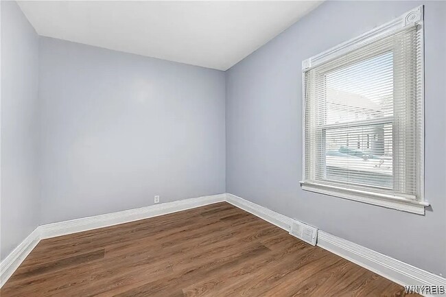 Photo - 405 W Ferry St