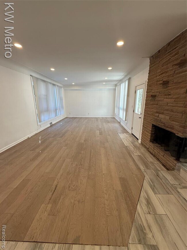 Photo - 1440 W Square Lake Rd