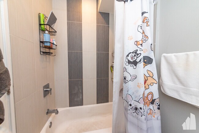 Photo - 2437 N Ashland Ave Unit 1F