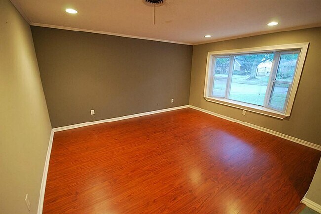 Photo - 986 Chamboard Ln