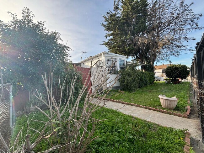 Photo - 9701 S Hoover St House