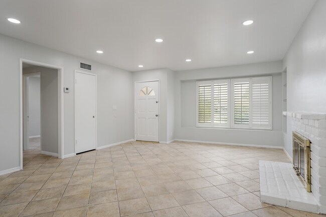 Photo - 7055 Avenida Leon