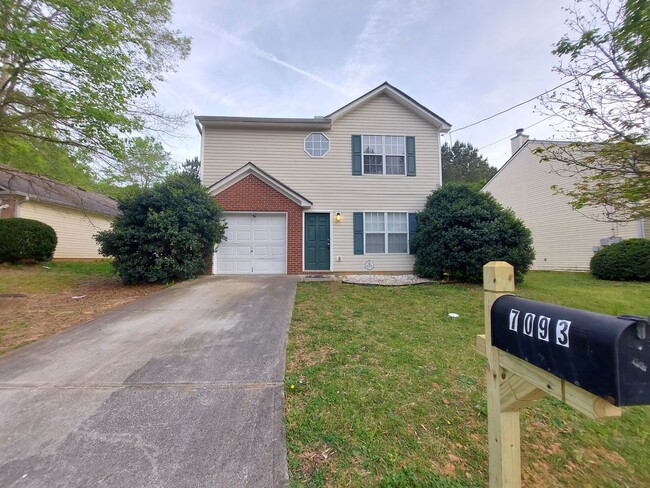 Spacious Home in Quiet Neighborhood - Spacious Home in Quiet Neighborhood