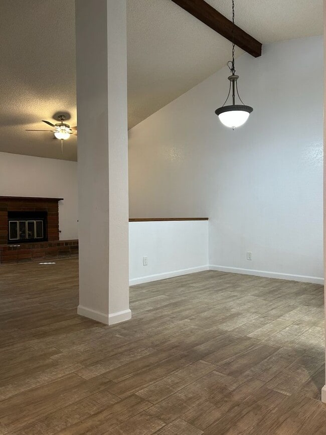 329 Del Mar Ln