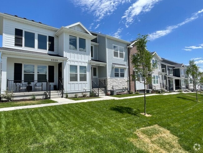 Building Photo - Beautiful Poolside Townhome at The Exchange!
