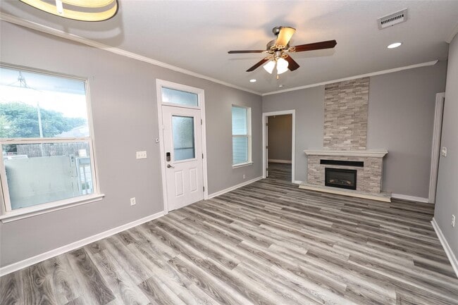 Photo - 2107 54th St