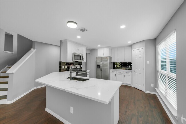 Photo - 2214 Shady Pine Dr