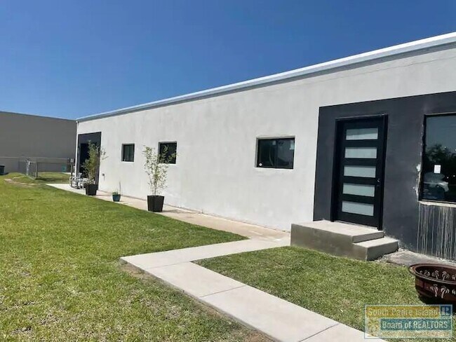 711 S Shore Dr