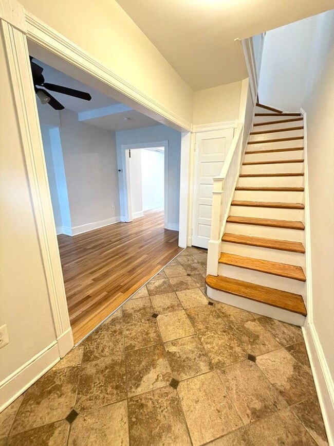 Photo - 1165 Abbey Pl NE