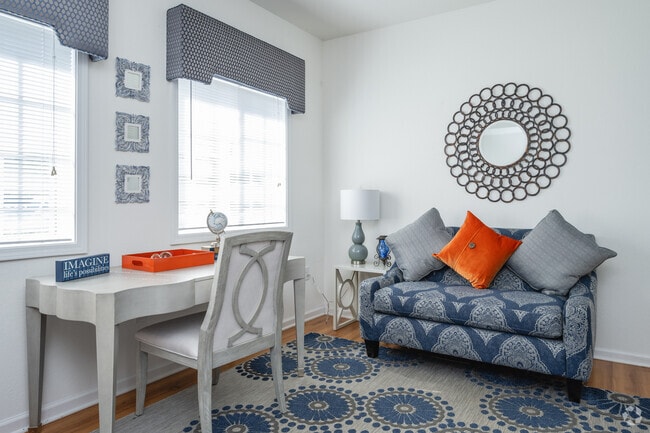 2BR, 2BA - 1253SF - Reading Room