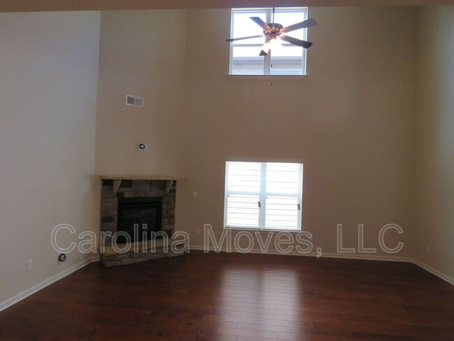 Photo - 163 Heatherwood Ln