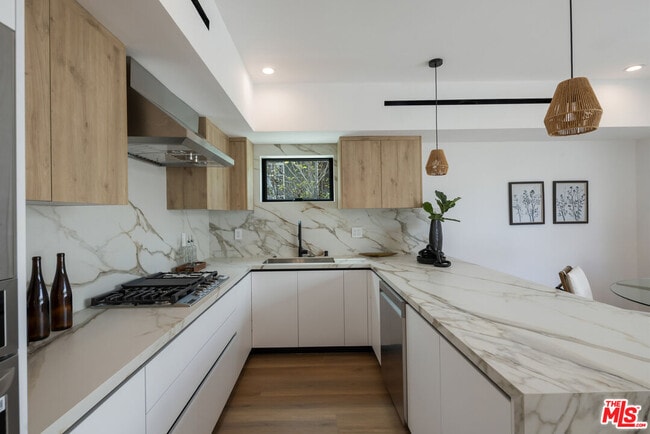 2001 W Bellevue Ave