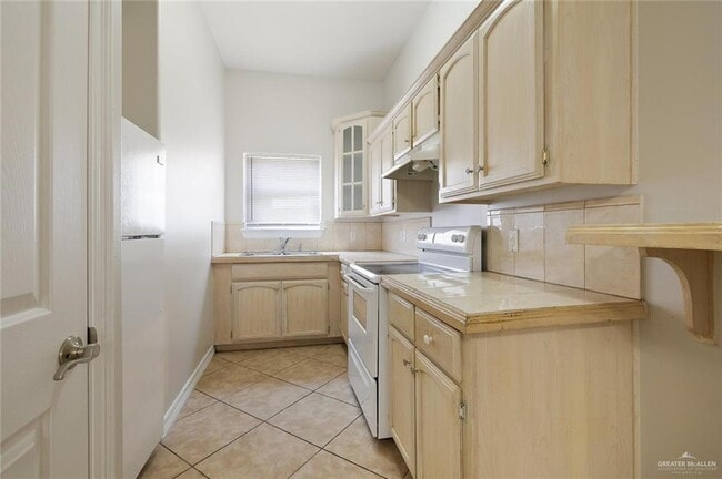 Photo - 11 E McIntyre St