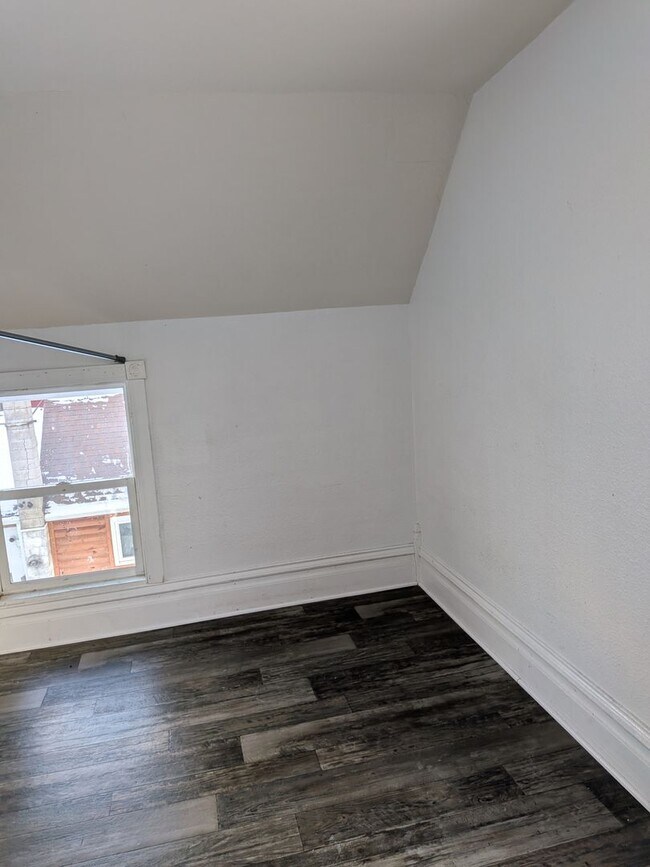 Photo - 229 Cedar St Unit 229 1/2 (upper)