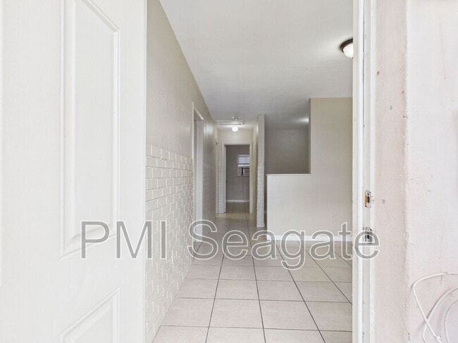 Photo - 2711 NW 1st St Unit 3