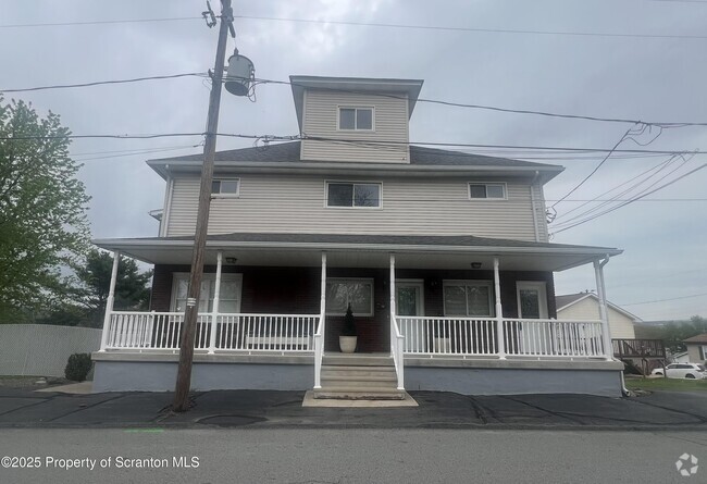 Building Photo - 9-15 Line St Rental