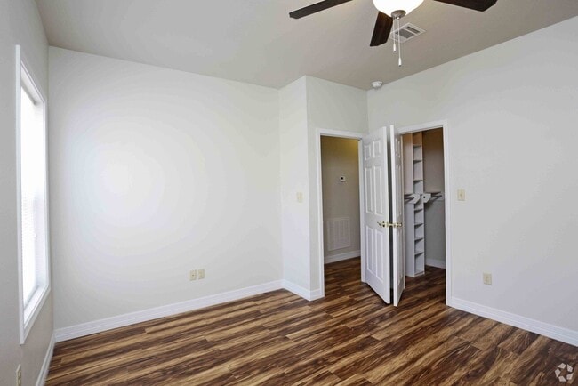 Photo - 621 Fieldstone Ln