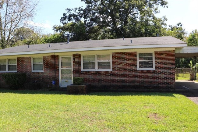 Building Photo - 207 Destin St